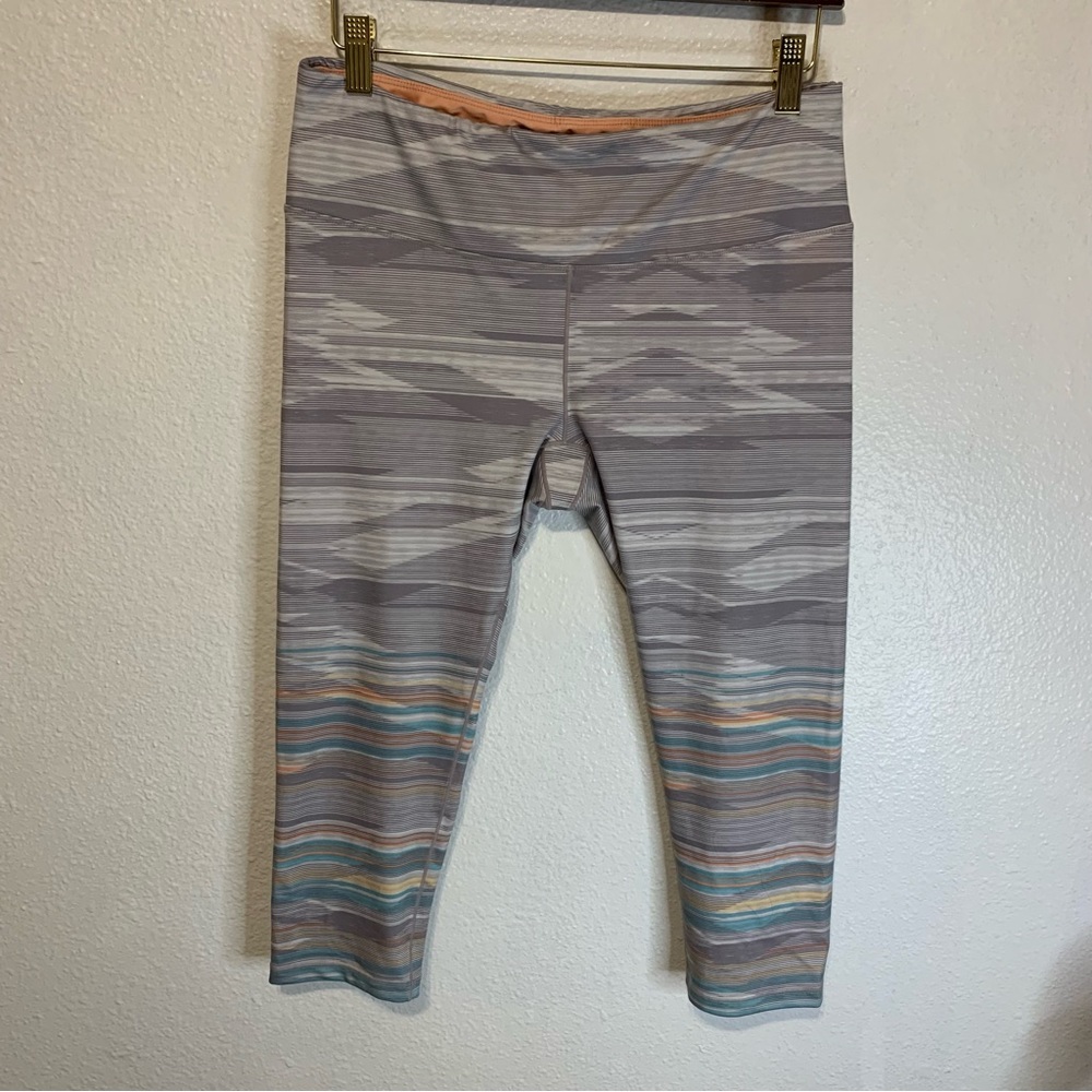 Prana Capri Leggings with Colorful stripy pattern going down Women’s size Large